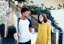 11 Tips To Be A Brilliant Conversationalist People Talking