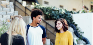 11 Tips To Be A Brilliant Conversationalist People Talking