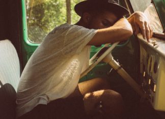 9 Mistakes You Really Need To Stop Making To Be Successful! Man regretting his mistakes