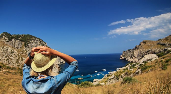 6 Ways To Make The Most Of Your Vacations Lady looking at the ocean, while her vacations