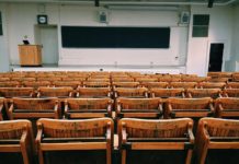 An Open Letter to College Students – Don’t Miss These 10 Things Image of a classroom
