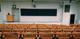 An Open Letter to College Students – Don’t Miss These 10 Things Image of a classroom