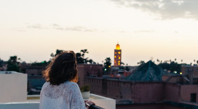 3 Easy Ways To Stop Overthinking Right Now Woman gazing at the sky